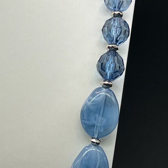 Jessica Simpson Blue Swirl Dimension Genuine Lucite One Strand Necklace Tags - Picture 2 of 6